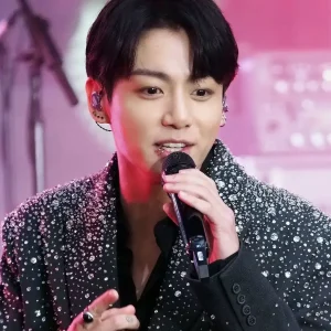 Brasileira presa por perseguir astro do BTS é condenada na Coreia do Sul