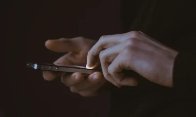 Mãe flagra filha com lanterna de celular à noite e desvenda rede de abuso virtual no PR