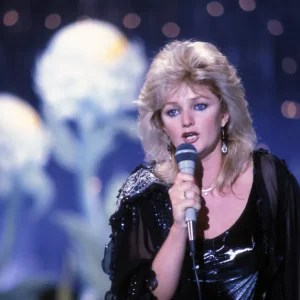 Fãs de Bonnie Tyler: Última Despedida Emocionante no País de Gales com Cortejo Aberto ao Público