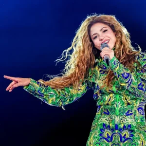Shakira Surpreende Trabalhadores e Voluntários com Ingressos para Show em Nova York; Ximena Sariñana e Becky G Destaques em Novidades da Música Latina