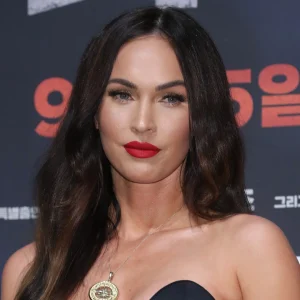 Megan Fox rebate crítica a fotos sensuais com indireta afiada para ex-namorados