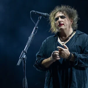 Robert Smith, do The Cure, detona show do intervalo da Copa do Mundo com Madonna e Bieber: 'Vão embora!'