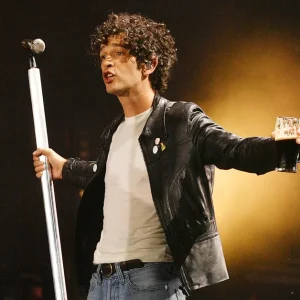Matty Healy do The 1975 e Gabbriette Bechtel se Casam em Mansão Histórica de Madonna em Los Angeles