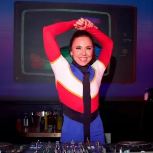 Spice Girls: Mel C se casa no campo com vestido emprestado de Victoria Beckham, confira detalhes e quem compareceu!