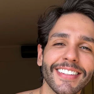 Guilherme, da dupla com Hugo, rebate críticas a look em gravação de DVD: 'É pra incomodar mesmo!'