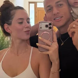 Esposa de Richarlison denuncia ataques racistas de argentinos após comemoração de gol da Espanha