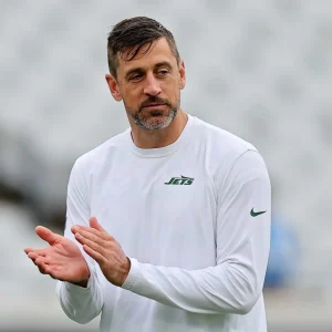 Aaron Rodgers Reconcilia com Família Após 10 Anos de Distanciamento, Mas Um Irmão Falta em Reunião Familiar