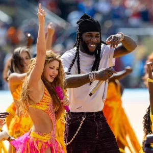 Shakira Eleva o Palco em Nova York com Convidados Surpresa Pós-Copa do Mundo: Tyla, Ed Sheeran e Burna Boy!