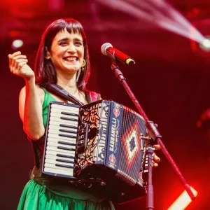 LAMC 2026 em Nova York: Julieta Venegas, Trueno e Milo J agitam a cena musical latina na metrópole