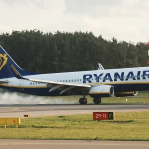Passageiro sugado para fora de avião da Ryanair fala pela 1ª vez: 'Só me lembro da explosão'