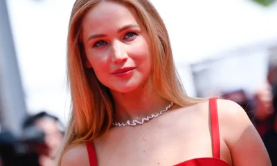 Jennifer Lawrence Apostando no Vermelho-Alaranjado: Inspire-se no Estilo NYC da Atriz para o Verão