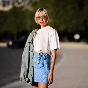 13 T-Shirts Essenciais por Menos de R$150: Renove o Guarda-Roupa Feminino Acima dos 40 com Estilo Atemporal
