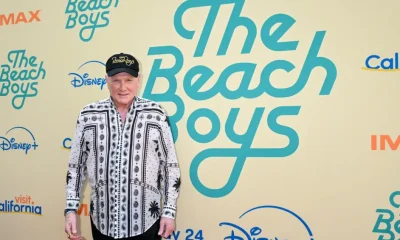 Mike Love, do The Beach Boys, adia shows de verão 2026 para se "recarregar" após preocupações com saúde e aposentadoria de membro