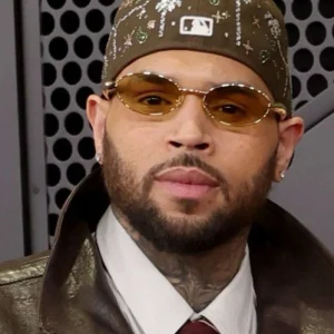 Chris Brown se declara culpado de briga em boate em Londres e evita julgamento