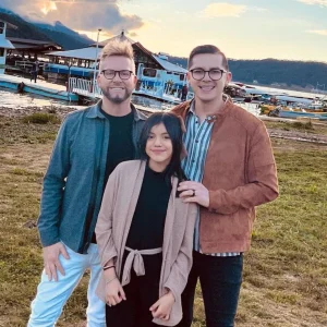 Kenny de 90 Day Fiancé Atualiza Estado de Saúde da Enteada Hannah: Menina é Admissa na Emergência com Piora de Sintomas Físicos