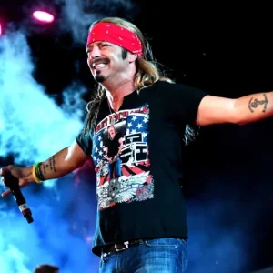 Bret Michaels, vocalista do Poison, passa por cirurgia de emergência para remover pedra nos rins após se apresentar com dor intensa