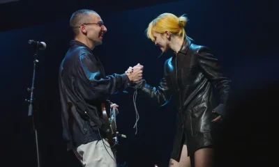 Hayley Williams agita Newport Folk Fest com participações de Jenny Lewis, Jack Antonoff e mais amigos surpresa!
