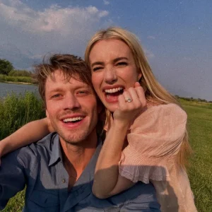 Quem é Cody John? Conheça o Marido Ator de Emma Roberts, Casado em 2026
