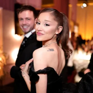 Ariana Grande processa hackers misteriosos por vazamento de músicas inéditas e fotos íntimas: "Violação sagrada"