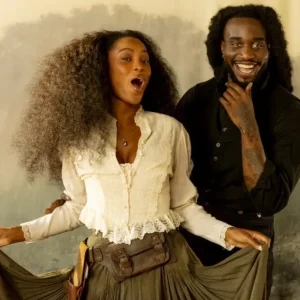 Shaboozey e Ciara Miller Levam o 'Cowgirl' para a TV Noturna em Performance Vibrante