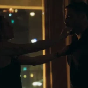 Cauã Reymond e Letícia Colin protagonizam cenas quentes em 'Jogada de Risco' e agitam a web