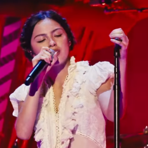 Olivia Rodrigo e Yungblud surpreendem no Lollapalooza ao lado do Smashing Pumpkins em reencontro nostálgico dos anos 90
