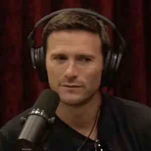 Scott Eastwood detona colega de Hollywood: "Pedaço de m*rda" por "estrelismo"