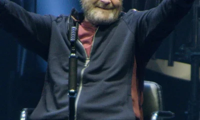 Phil Collins Surpreende ao Elogiar Taylor Swift: "Ela Merece Ser a Maior Coisa do Mundo"