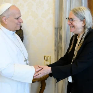 Patti Smith Emocionada Após Encontro Histórico com Papa Francisco: 'Um Momento que Sempre me Fará Sorrir'