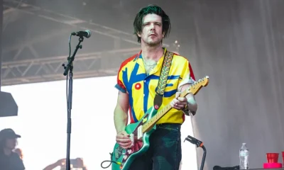 Modest Mouse demite guitarrista Simon O’Connor após acusações de mensagens inadequadas para menor; Seth Jabour assume o posto