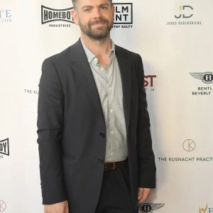 Jack Osbourne encanta com foto da filha, Ozzy Matilda, e revela: 'Já tem um brilho travesso e a cara do avô lendário!'