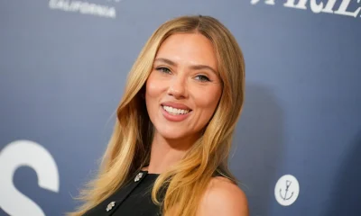 Scarlett Johansson eleva o estilo com blusa de R$ 75, viraliza no Amazon e conquista fãs por ‘elegância discreta’