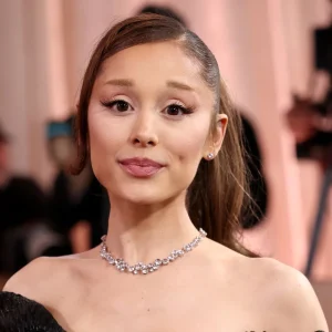 Ariana Grande pausa carreira: Pressão por aparência e vida pessoal é o principal motivo, dizem fontes