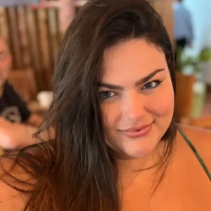 Mayara Russi: Modelo plus size revela perda de 43 kg e reflete sobre autoestima e saúde