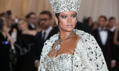 Rihanna Brilha em Barbados com Fantasia Vibrante e Joias Deslumbrantes no Desfile Kadooment Day