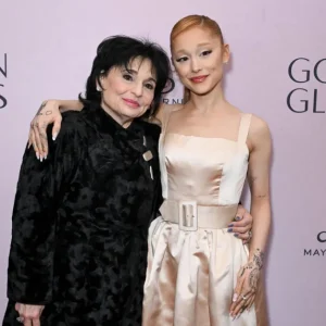 Ariana Grande faz pausa na carreira, mãe Joan Grande a elogia: "Você é magnífica" e "te amo mais!!!"