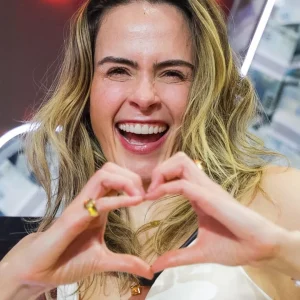 Ana Paula Renault assina com a Globo para dois novos projetos e parceria com ViU
