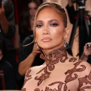Jennifer Lopez consola influenciador após término e compartilha conselhos de vida