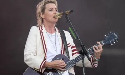 Brandi Carlile adia turnê europeia e britânica para março de 2027; shows em Lisboa são cancelados