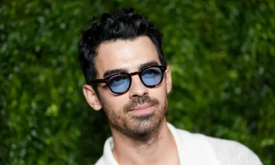 Joe Jonas revela que ataques de pânico e dor física o levaram à terapia após fracasso de álbum solo