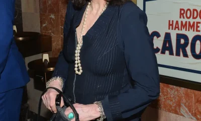 Stockard Channing, estrela de Grease, detalha vida de "reclusa" em Londres após morte de parceiro de longa data